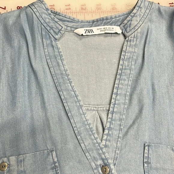 ZARA Boyfriend Shirt Casual Boho Coastal Denim Chambray V-Neck Tab SLV Tencel M - Picture 10 of 16